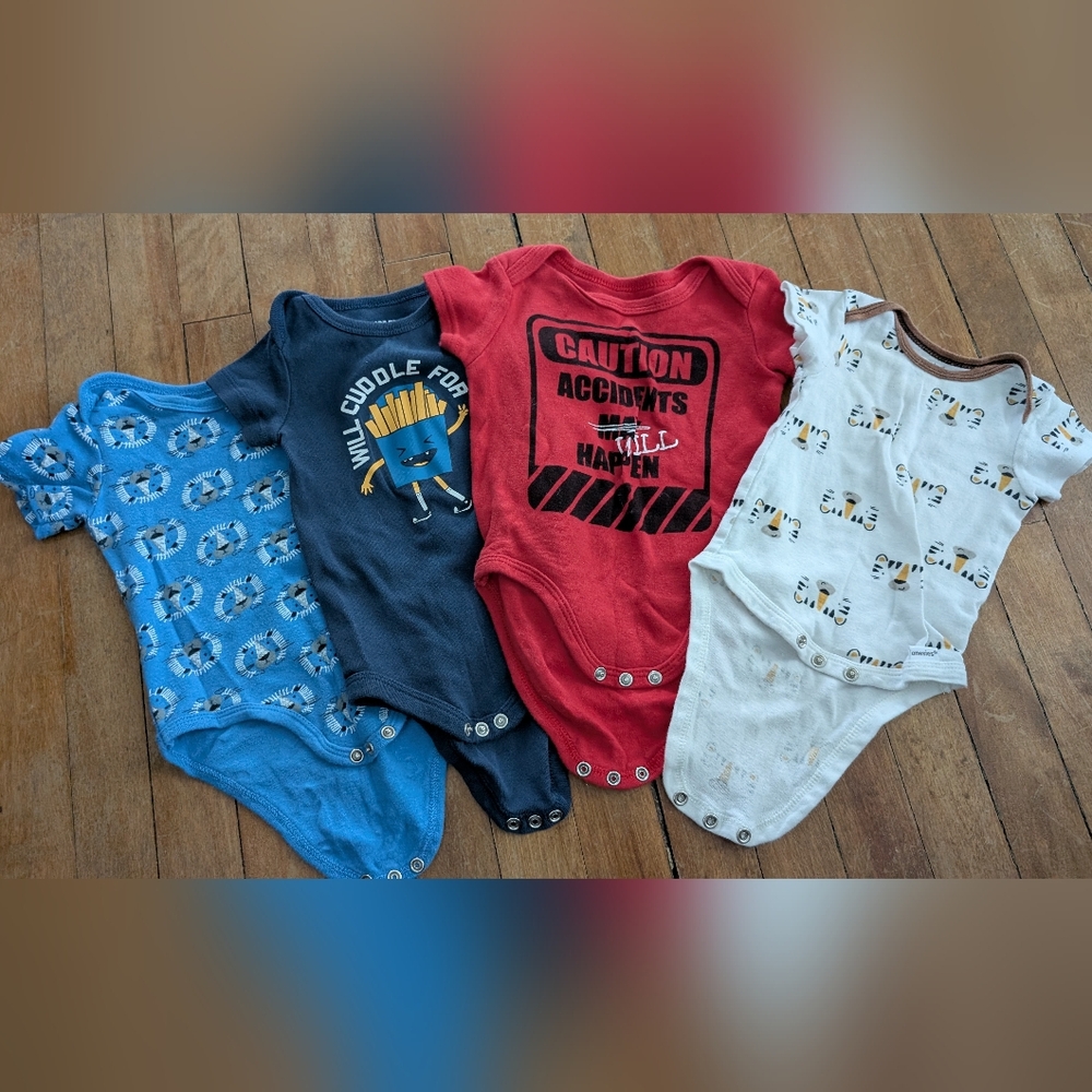 Bundle of 4 onesies